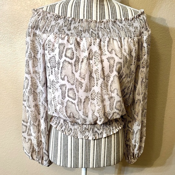 She + Sky Blouse Large Cropped Pale Pink Animal Print Brown Smocked Neckline Hem - Picture 1 of 14